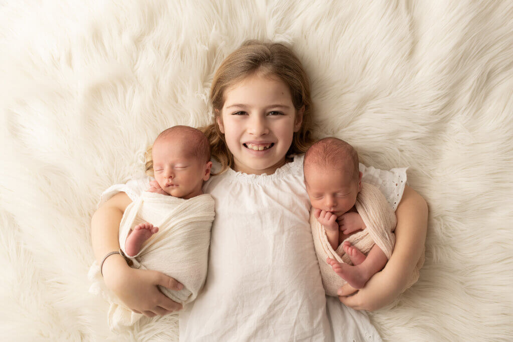 Portraits de jumelles en studio