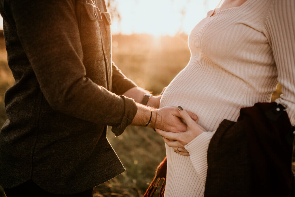 séance grossesse d'hiver dans le var